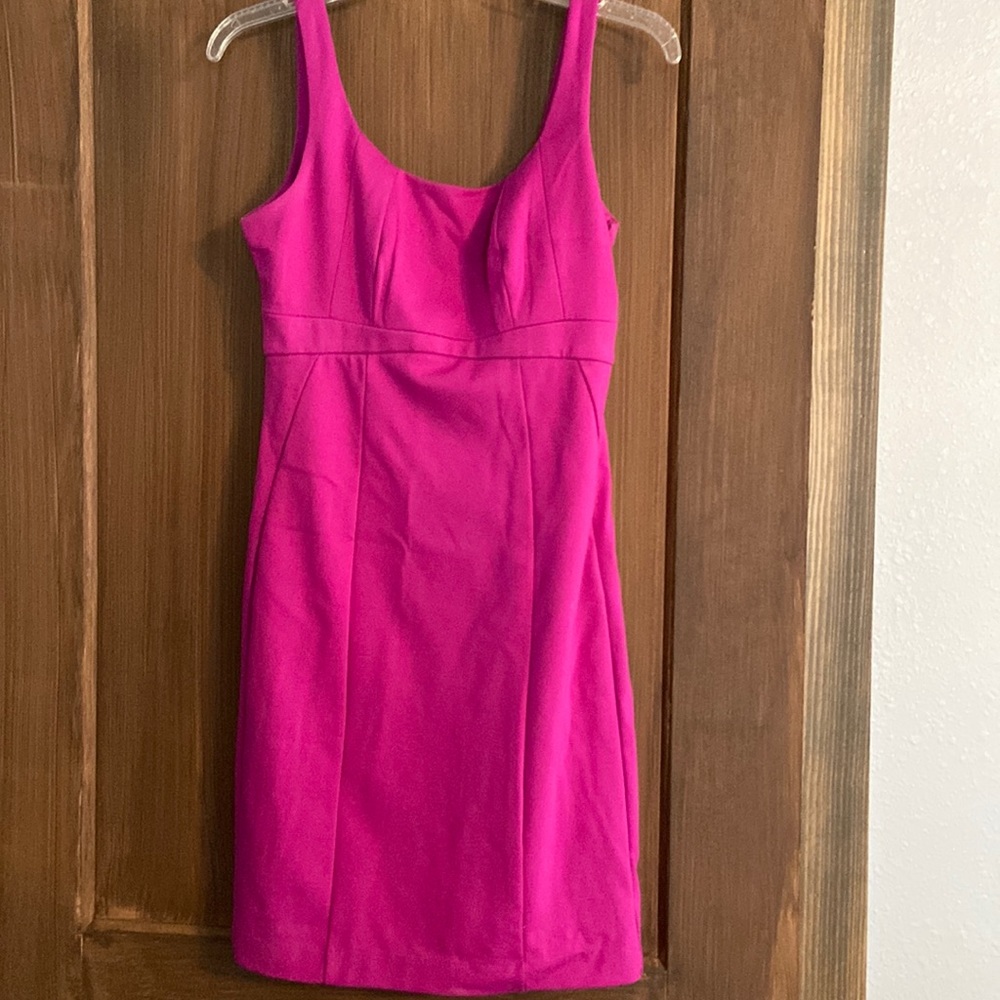 Really cute form fitting dress. Size 2.